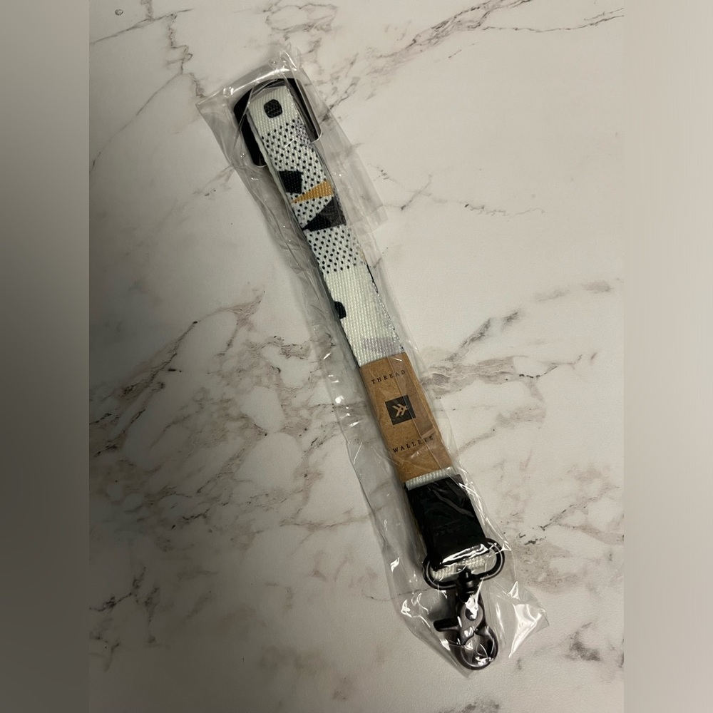 Thread Wallet neck lanyard